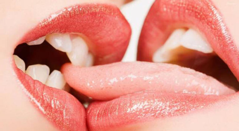 French Kiss Meaning In Hindi